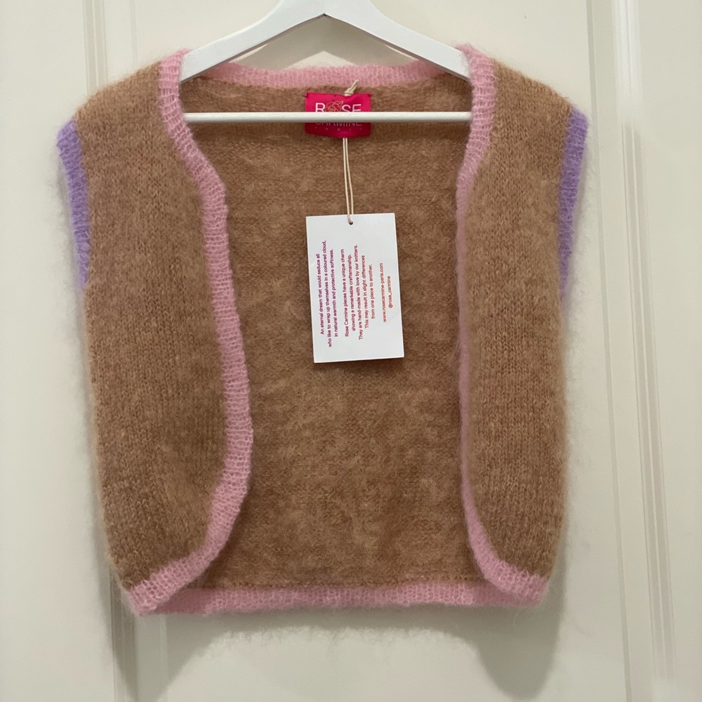 ROSE CARMINE Baby Mohair Sleeveless
Colorblock Bolero In Beige One Size - Picture 4 of 8